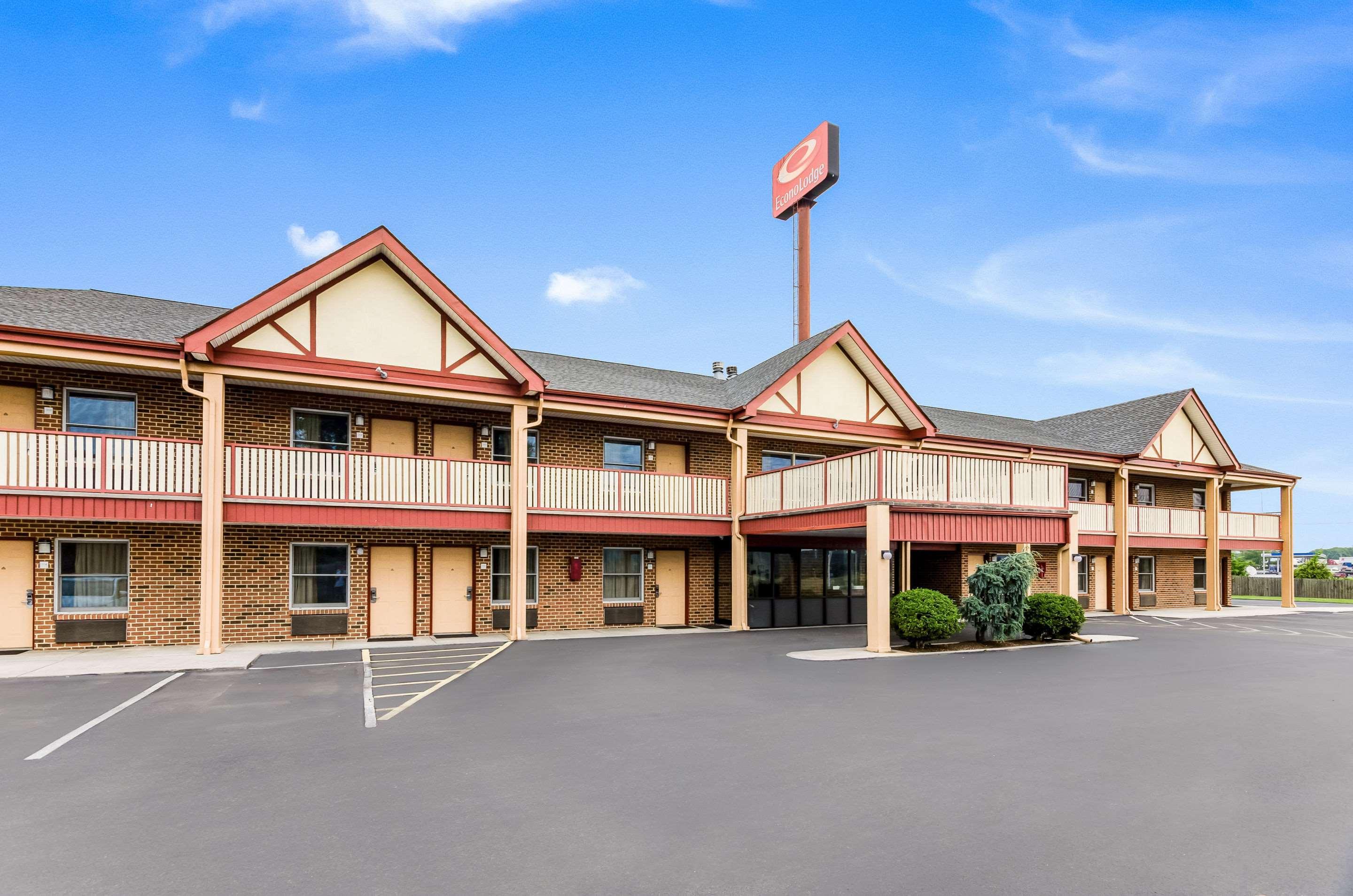 Econo Lodge Glade Springs I-81 Exterior photo