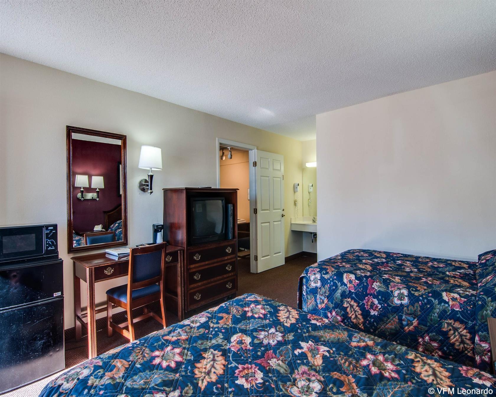 Econo Lodge Glade Springs I-81 Exterior photo