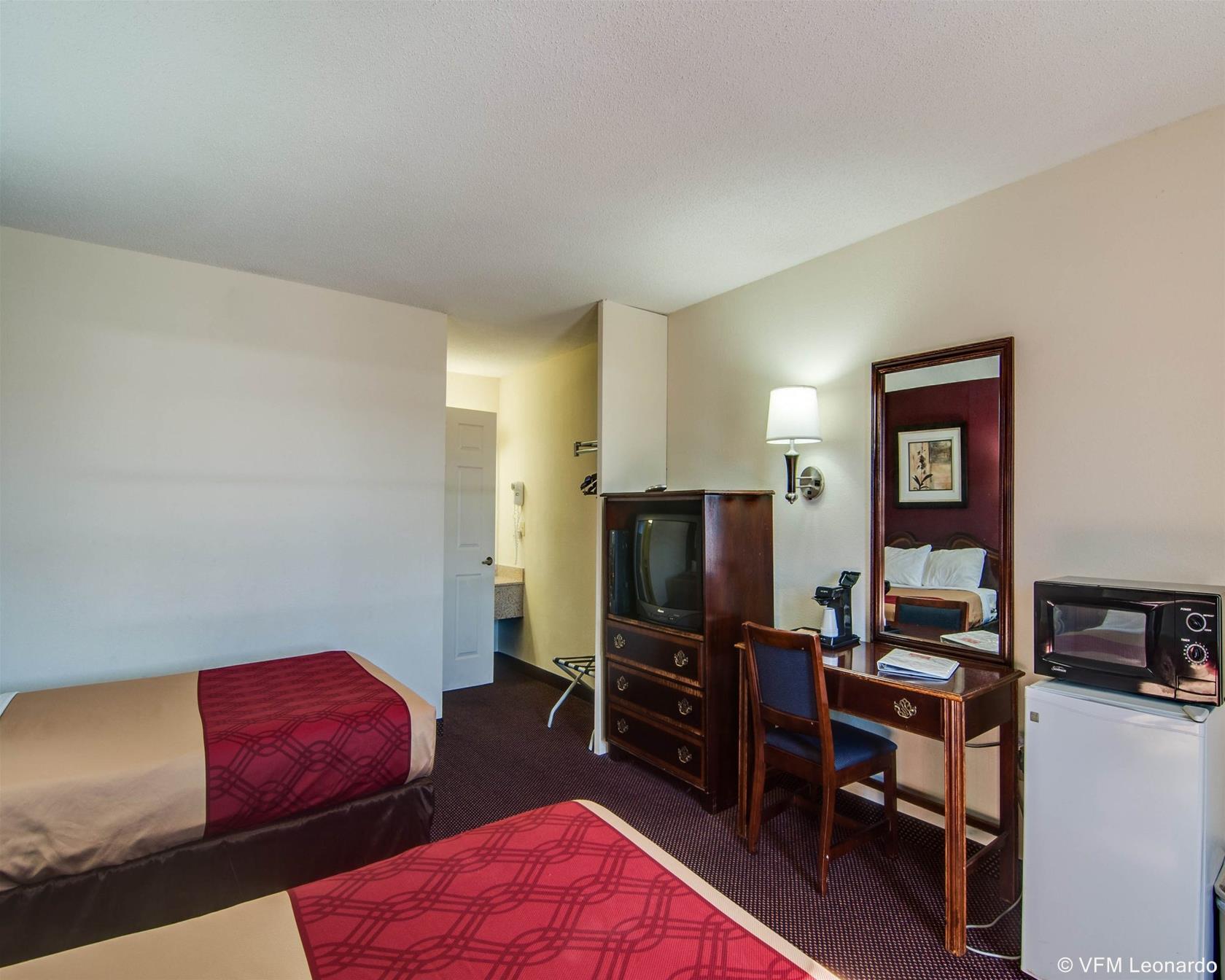 Econo Lodge Glade Springs I-81 Exterior photo